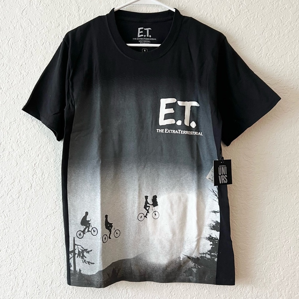 NWT Universal Studios UNIVRS E.T. Extra Terrestrial Scene Black Graphic Shirt S